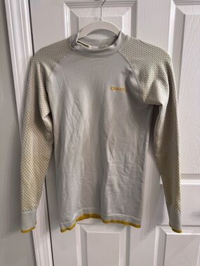 Craft women’s  Lightweight Knit Sweater in Light cream with Yellow Accents